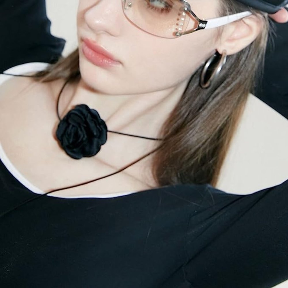 ♥ZARA ♥Black Rose Necklace♥ - Picture 3 of 7